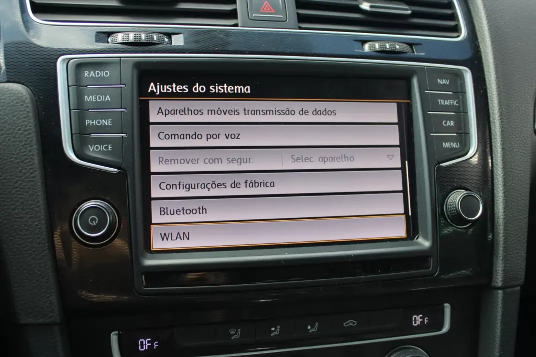 Volkswagen Golf 2015 - 12900 EUR, 233561 km - AUTO.MOTO.pt - 233561km - foto 21 de 27