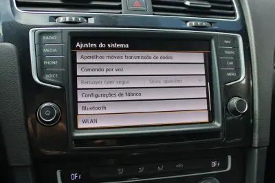 Volkswagen Golf 2015 - 12900 EUR, 233561 km - AUTO.MOTO.pt - 233561km - foto 21 de 27