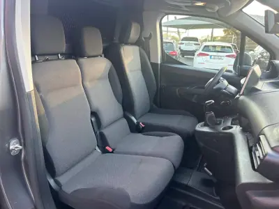 Peugeot PARTNER GIRAFON 2020 - 12990 EUR, 80000 km - AUTO.MOTO.pt - 80000km - foto 10 de 16