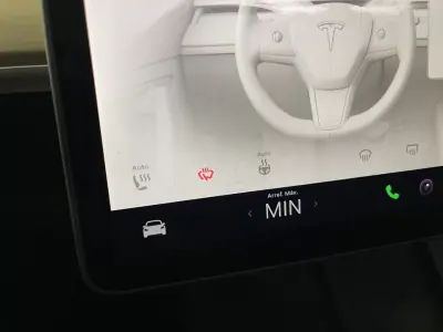 Tesla Model 3 2022 - 29500 EUR, 56000 km - AUTO.MOTO.pt - 56000km - foto 23 de 42