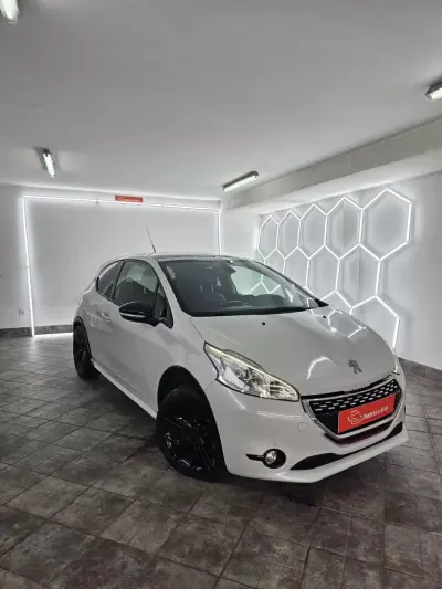 Peugeot 208 2015 - 16650 EUR, 121757 km - AUTO.MOTO.pt - 121757km - foto 4 de 38