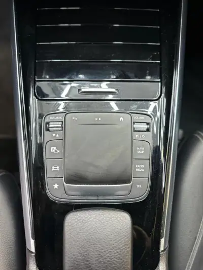 Mercedes-Benz GLA 250 2022 - 34000 EUR, 107000 km - AUTO.MOTO.pt - 107000km - foto 20 de 28