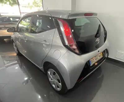 Toyota Aygo 2015 - 9850 EUR, 116267 km - AUTO.MOTO.pt - 116267km - foto 7 de 34