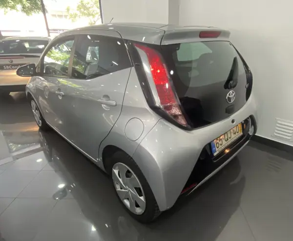 Toyota Aygo 2015 - 9850 EUR, 116267 km - AUTO.MOTO.pt - 116267km - foto 7 de 34