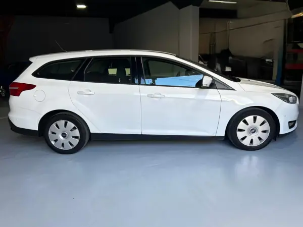Ford Focus 2018 - 9900 EUR, 71250 km - AUTO.MOTO.pt - 71250km - foto 4 de 27