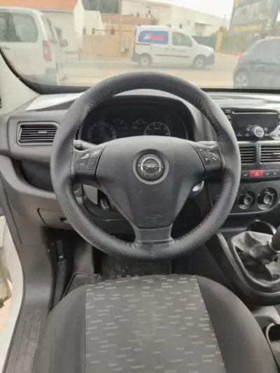 Opel COMBO 2018 - 11900 EUR, 170000 km - AUTO.MOTO.pt - 170000km - foto 4 de 11