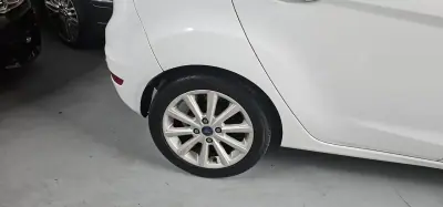 Ford Fiesta 2015 - 6990 EUR, 185000 km - AUTO.MOTO.pt - 185000km - foto 6 de 17