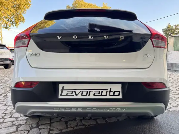 Volvo V40 Cross Country 2014 - 13500 EUR, 149000 km - AUTO.MOTO.pt - 149000km - foto 25 de 34