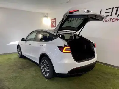 Tesla Model Y 2022 - 38750 EUR, 44000 km - AUTO.MOTO.pt - 44000km - foto 41 de 42