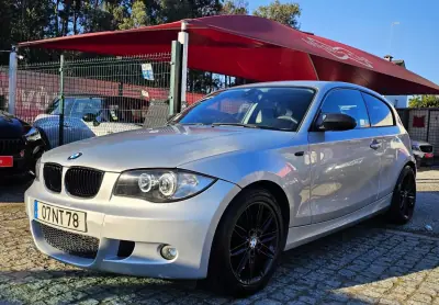 BMW 118 2018 - 9999 EUR, 300000 km - AUTO.MOTO.pt - 300000km - foto 18 de 24