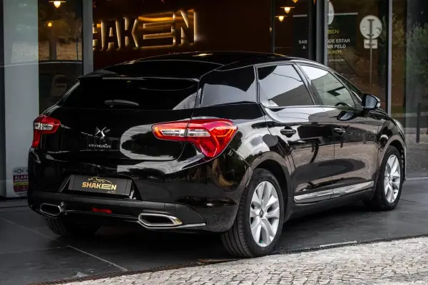 Citroën DS5 2013 - 8900 EUR, 242219 km - AUTO.MOTO.pt - 242219km - foto 4 de 38