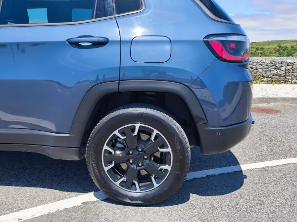 Jeep Compass 2020 - 22990 EUR, 79241 km - AUTO.MOTO.pt - 79241km - foto 26 de 30