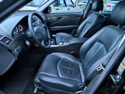Mercedes-Benz E 220 2005 - 10950 EUR, 175000 km - AUTO.MOTO.pt - 175000km - foto 19 de 43