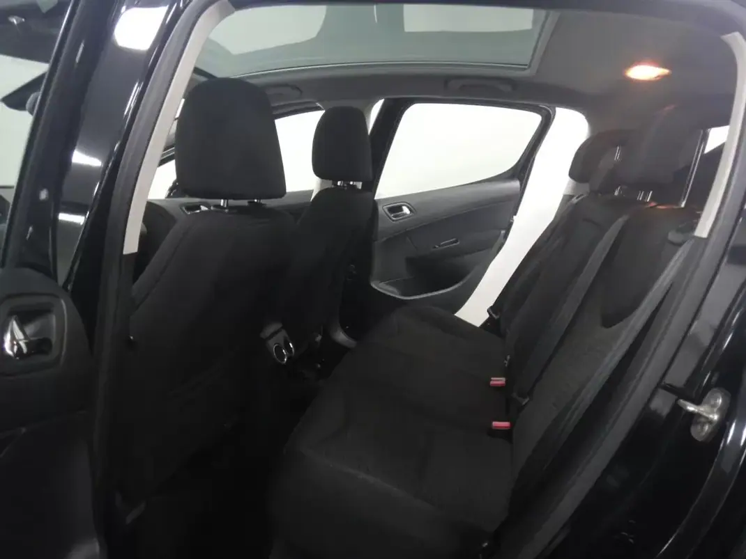 Peugeot 308 2012 - 7250 EUR, 172520 km - AUTO.MOTO.pt - 172520km - foto 41 de 50