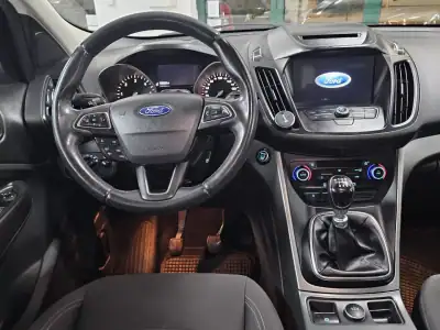 Ford Kuga 2017 - 16500 EUR, 105904 km - AUTO.MOTO.pt - 105904km - foto 4 de 11