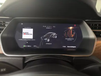 Tesla Model S 2019 - 27990 EUR, 181940 km - AUTO.MOTO.pt - 181940km - foto 14 de 29