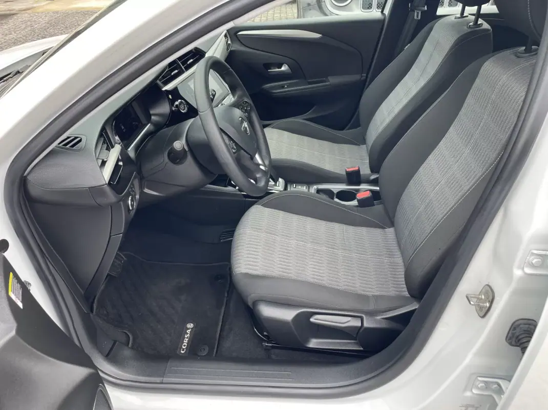 Opel Corsa-e 2020 - 13995 EUR, 61844 km - AUTO.MOTO.pt - 61844km - foto 14 de 40