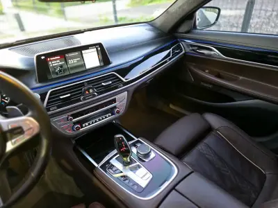 BMW 740 2017 - 35900 EUR, 125000 km - AUTO.MOTO.pt - 125000km - foto 28 de 54