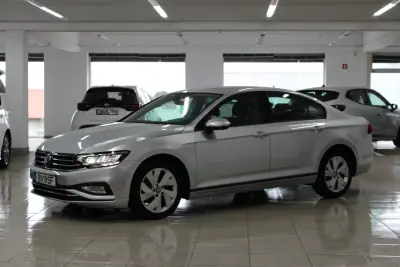 Volkswagen Passat 2021 - 21900 EUR, 22076 km - AUTO.MOTO.pt - 22076km - foto 3 de 44
