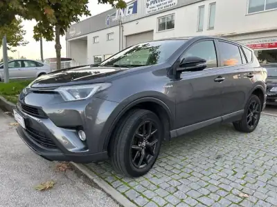 Toyota RAV4 2017 - 28500 EUR, 127120 km - AUTO.MOTO.pt - 127120km - foto 2 de 17