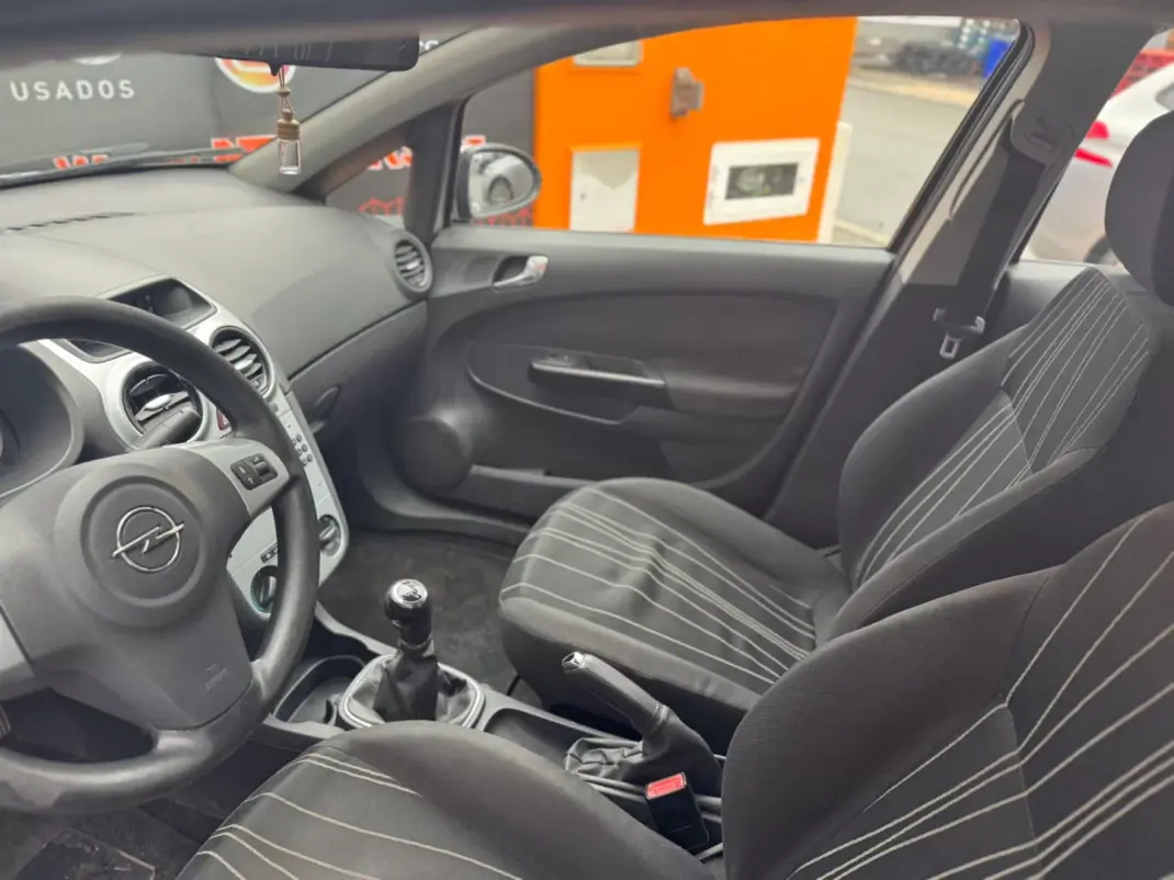 Opel Corsa 2010 - 3900 EUR, 271376 km - AUTO.MOTO.pt - 271376km - foto 5 de 10