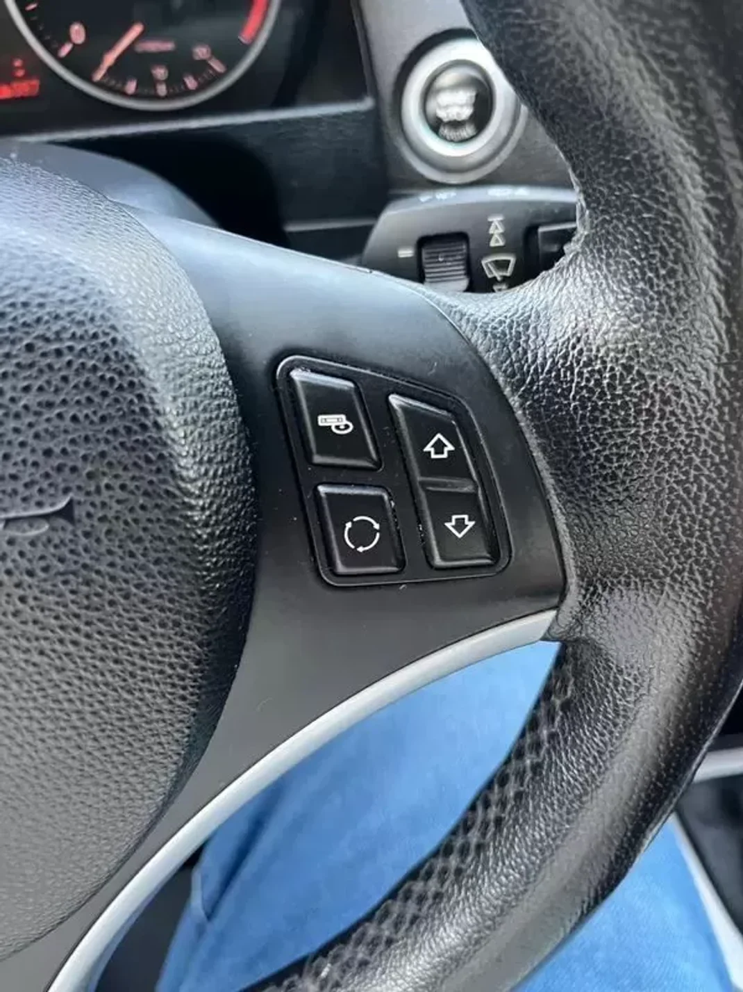 BMW X1 2011 - 12900 EUR, 292000 km - AUTO.MOTO.pt - 292000km - foto 12 de 13