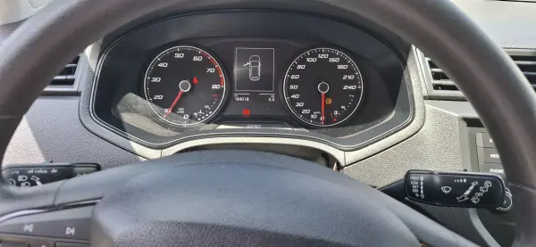 SEAT Ibiza 2018 - 10900 EUR, 184500 km - AUTO.MOTO.pt - 184500km - foto 6 de 17