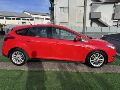Ford Focus 2017 - 9900 EUR, 190000 km - AUTO.MOTO.pt - 190000km - foto 14 de 50