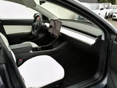 Tesla Model 3 2020 - 30400 EUR, 105371 km - AUTO.MOTO.pt - 105371km - foto 2 de 26