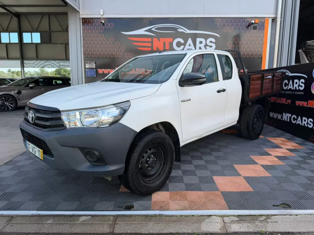 Toyota HILUX 2.4 D-4D 2WD CE 3L 2018 - 14900 EUR, 292795 km - AUTO.MOTO.pt - 292795km - foto 1 de 10