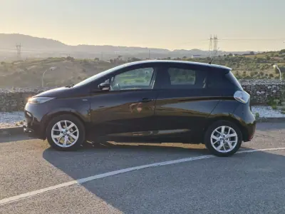 Renault Zoe 2019 - 12990 EUR, 86924 km - AUTO.MOTO.pt - 86924km - foto 28 de 29