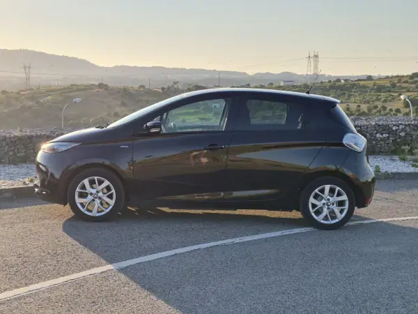 Renault Zoe 2019 - 12990 EUR, 86924 km - AUTO.MOTO.pt - 86924km - foto 28 de 29