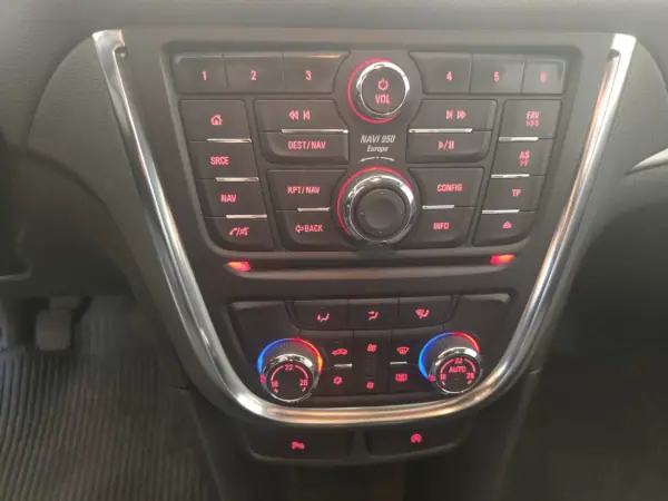 Opel Mokka 2016 - 11900 EUR, 114000 km - AUTO.MOTO.pt - 114000km - foto 9 de 16