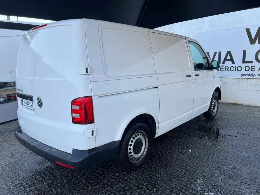 Volkswagen Transporter 2019 - 16500 EUR, 203450 km - AUTO.MOTO.pt - 203450km - foto 4 de 12