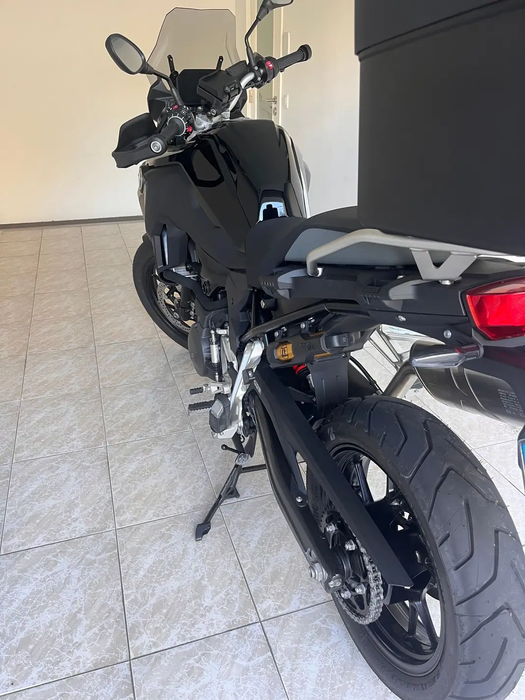 BMW F 800 GS Triple Black 2025 - 12400 EUR, 350 km - 350km - foto 3 de 15