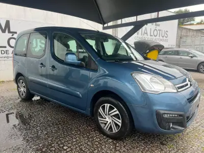 Citroën Berlingo 2015 - 10750 EUR, 200100 km - AUTO.MOTO.pt - 200100km - foto 2 de 12