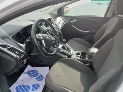 Ford Focus 2012 - 7950 EUR, 136113 km - AUTO.MOTO.pt - 136113km - foto 16 de 25