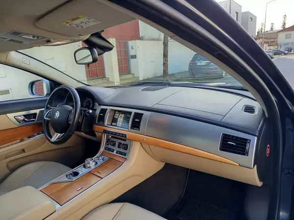 Jaguar XF 2014 - 13990 EUR, 192200 km - AUTO.MOTO.pt - 192200km - foto 14 de 18
