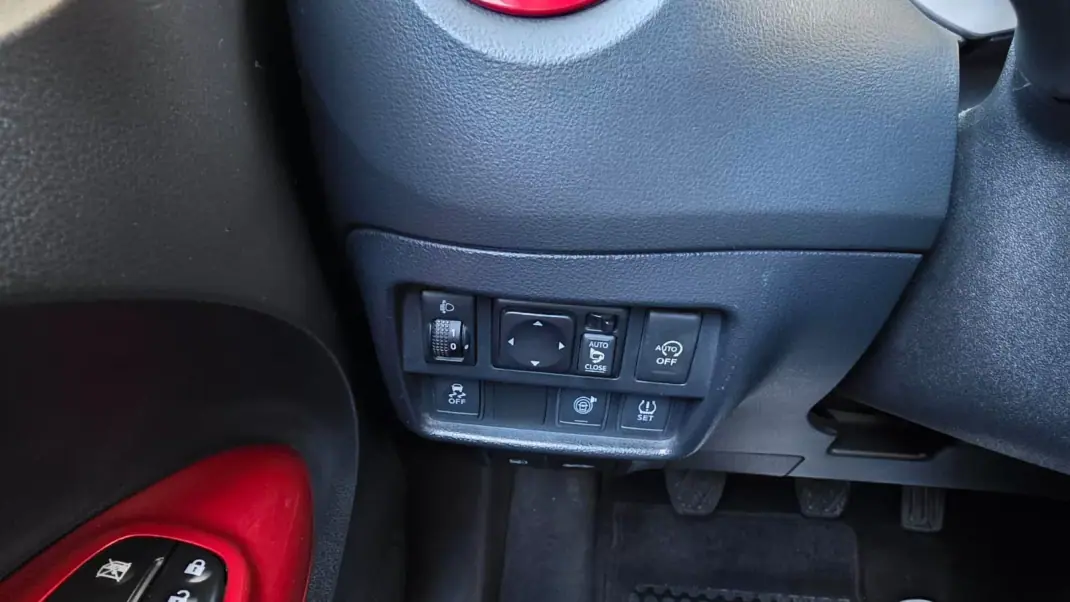 Nissan Juke 2015 - 12990 EUR, 142000 km - AUTO.MOTO.pt - 142000km - foto 28 de 30