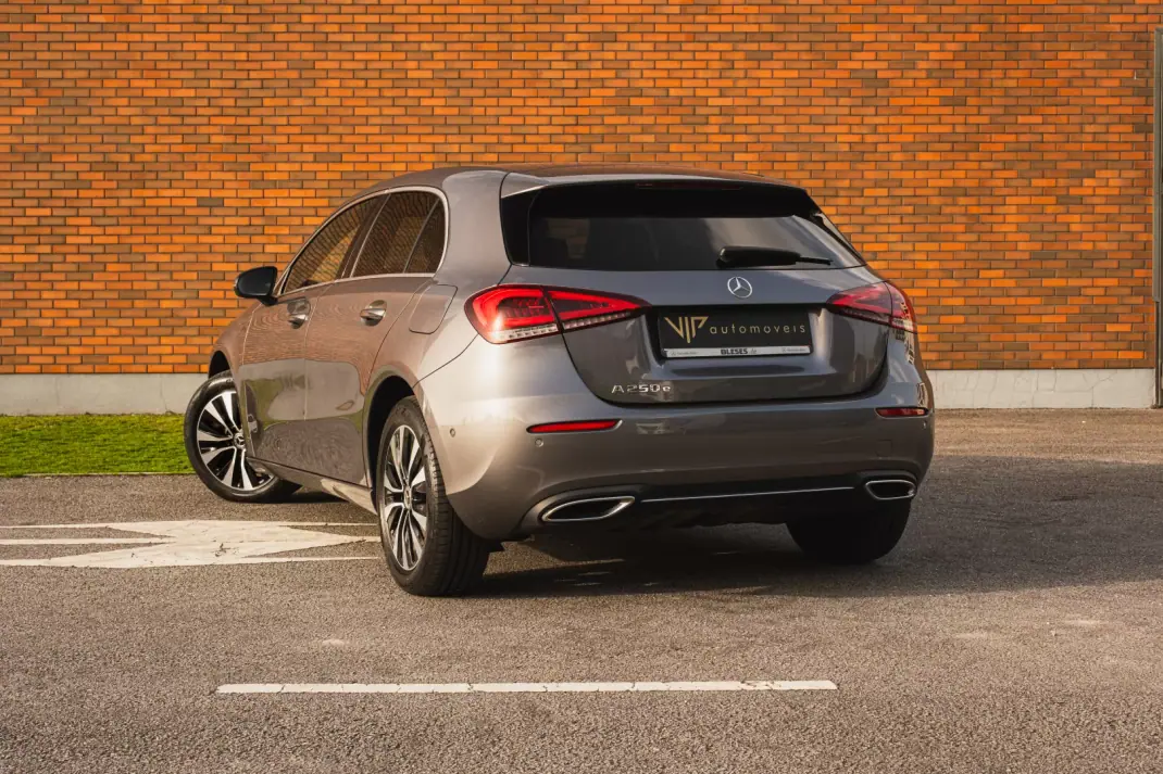 Mercedes-Benz A 250 2022 - 25000 EUR, 124440 km - AUTO.MOTO.pt - 124440km - foto 3 de 24