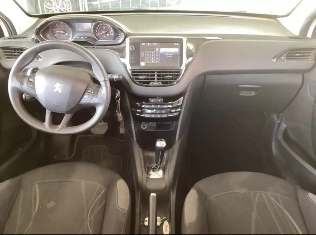 Peugeot 208 2014 - 9990 EUR, 101000 km - 101000km - foto 3 de 3