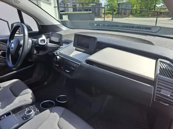 BMW i3 2019 - 28500 EUR, 89000 km - AUTO.MOTO.pt - 89000km - foto 18 de 45