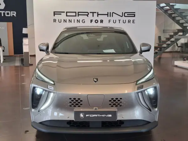 Forthing Friday EV 2025 - 42750 EUR, 13500 km - AUTO.MOTO.pt - 13500km - foto 2 de 33