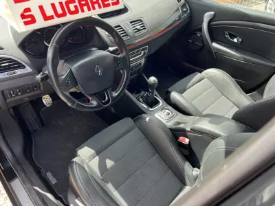 Renault Mégane Sport Tourer 2014 - 9500 EUR, 239995 km - AUTO.MOTO.pt - 239995km - foto 16 de 23