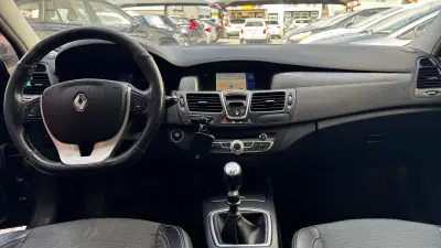 Renault Laguna 2010 - 5750 EUR, 374496 km - AUTO.MOTO.pt - 374496km - foto 9 de 15