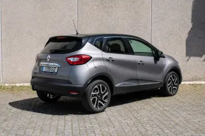 Renault Captur 2015 - 11850 EUR, 76500 km - AUTO.MOTO.pt - 76500km - foto 8 de 24
