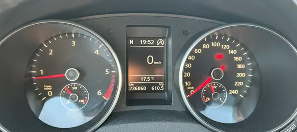 Volkswagen Golf Variant 2011 - 8000 EUR, 237000 km - AUTO.MOTO.pt - 237000km - foto 15 de 15