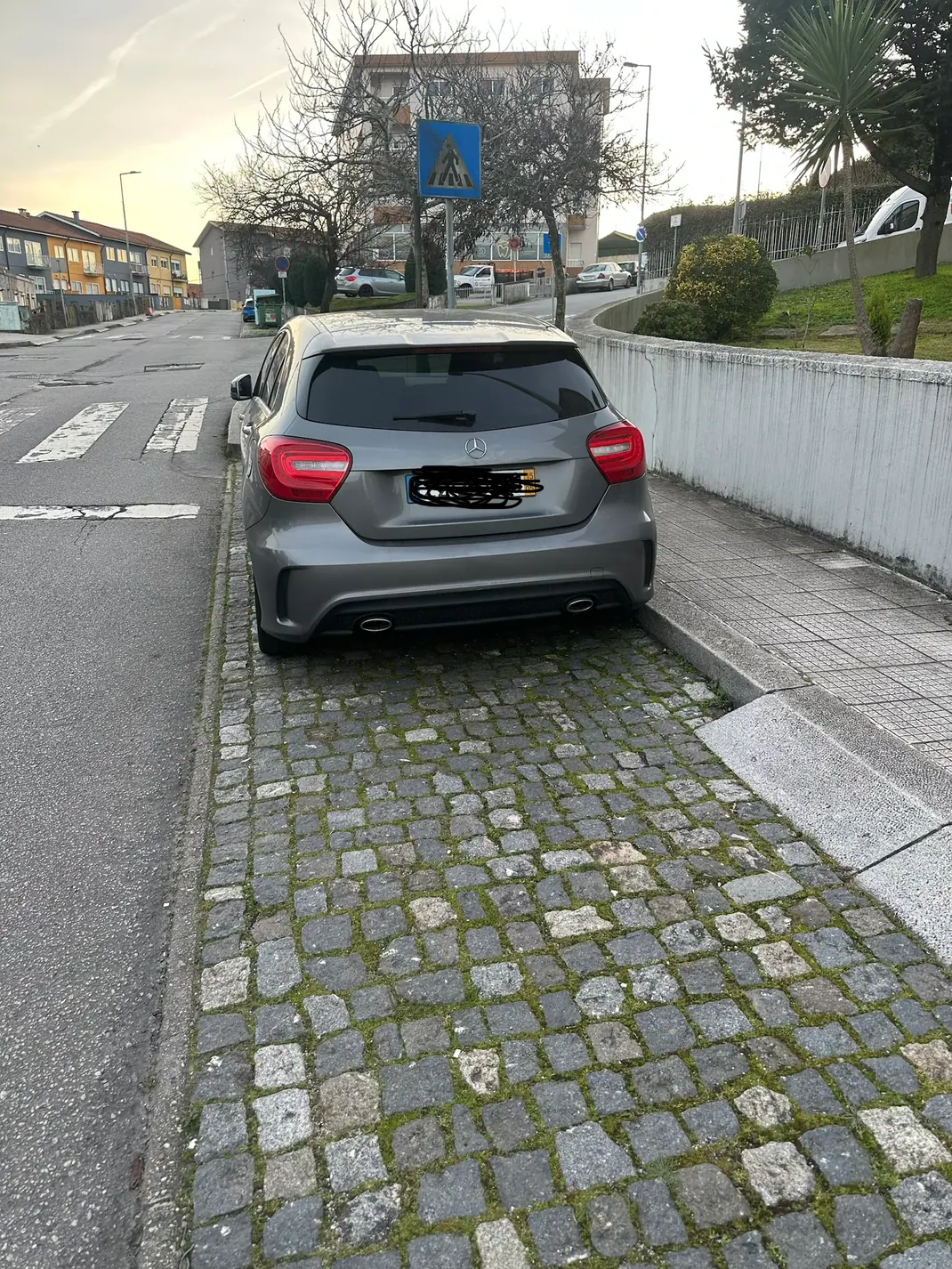 Mercedes-Benz A 180 2015 - 13000 EUR, 230000 km - AUTO.MOTO.pt - 230000km - foto 1 de 7