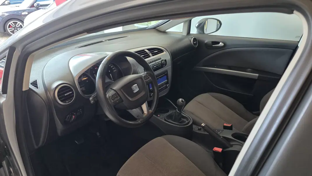 SEAT Leon 2011 - 8900 EUR, 188295 km - AUTO.MOTO.pt - 188295km - foto 40 de 52