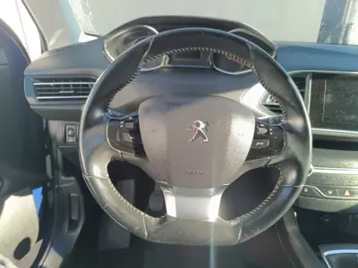 Peugeot 308 2018 - 12900 EUR, 219000 km - AUTO.MOTO.pt - 219000km - foto 16 de 23